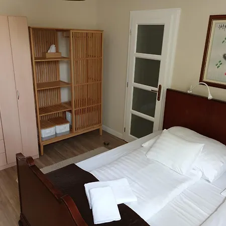 Hilltop Garden Daire